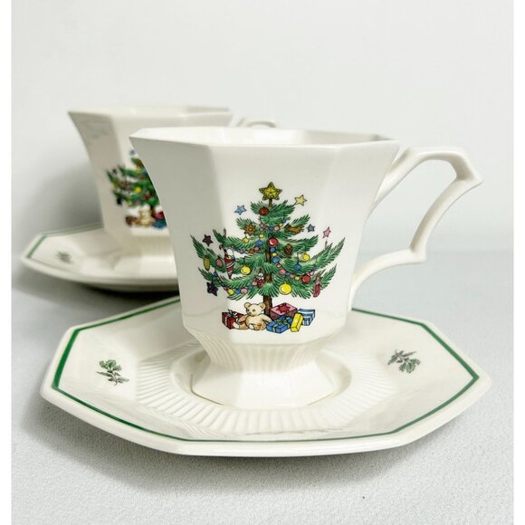 Set of 4 Vintage Nikko Christmastime Porcelain China Cups/Saucers - Picture 3 of 10